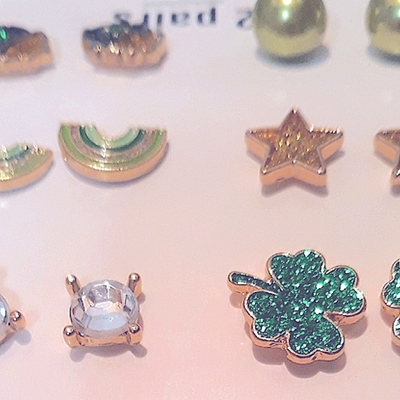 Add On Item- 1 Pr Stud Earrings.Must Bundle 2 reg priced items for $3 price!NEW - Picture 4 of 11